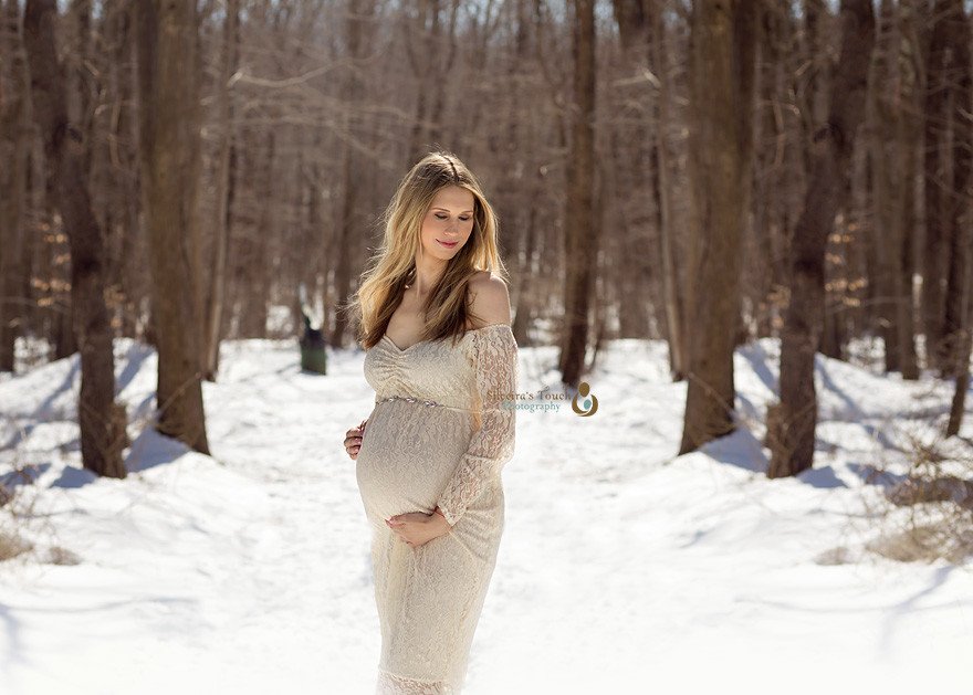 snow creates stunning maternity photos Randolph nj
