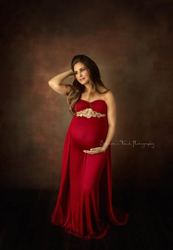 Maternity photo in red dress