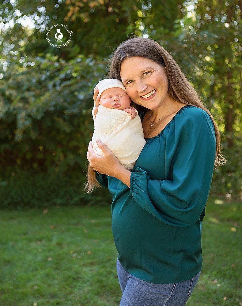 lifestyle outdoor newborn photography