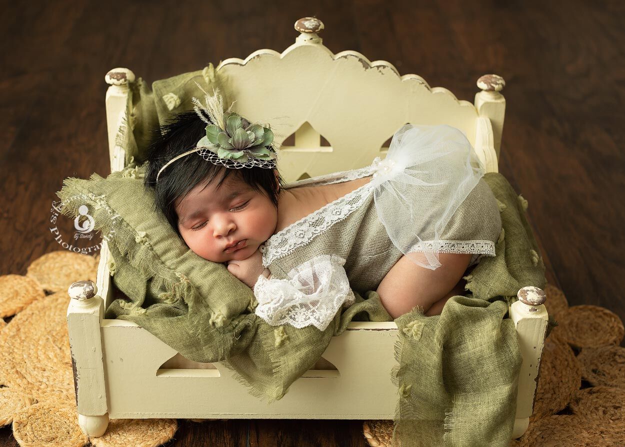 newborn with siblings photography 