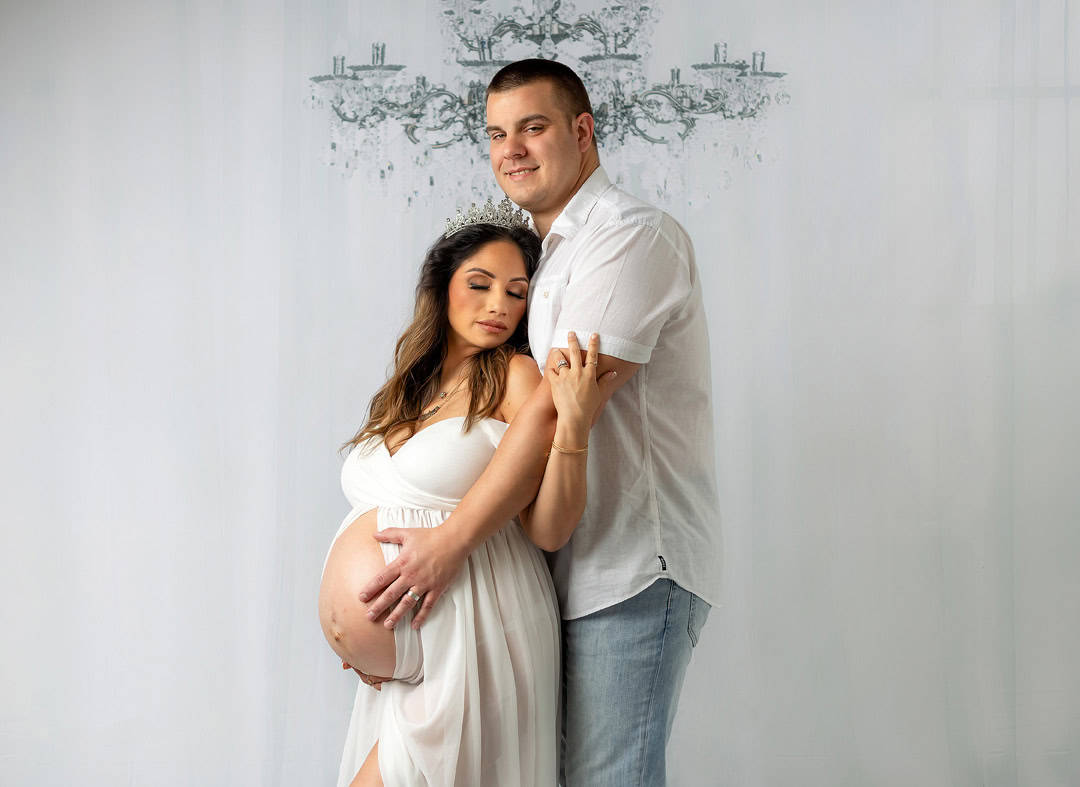 matherhood photoshoot with partner